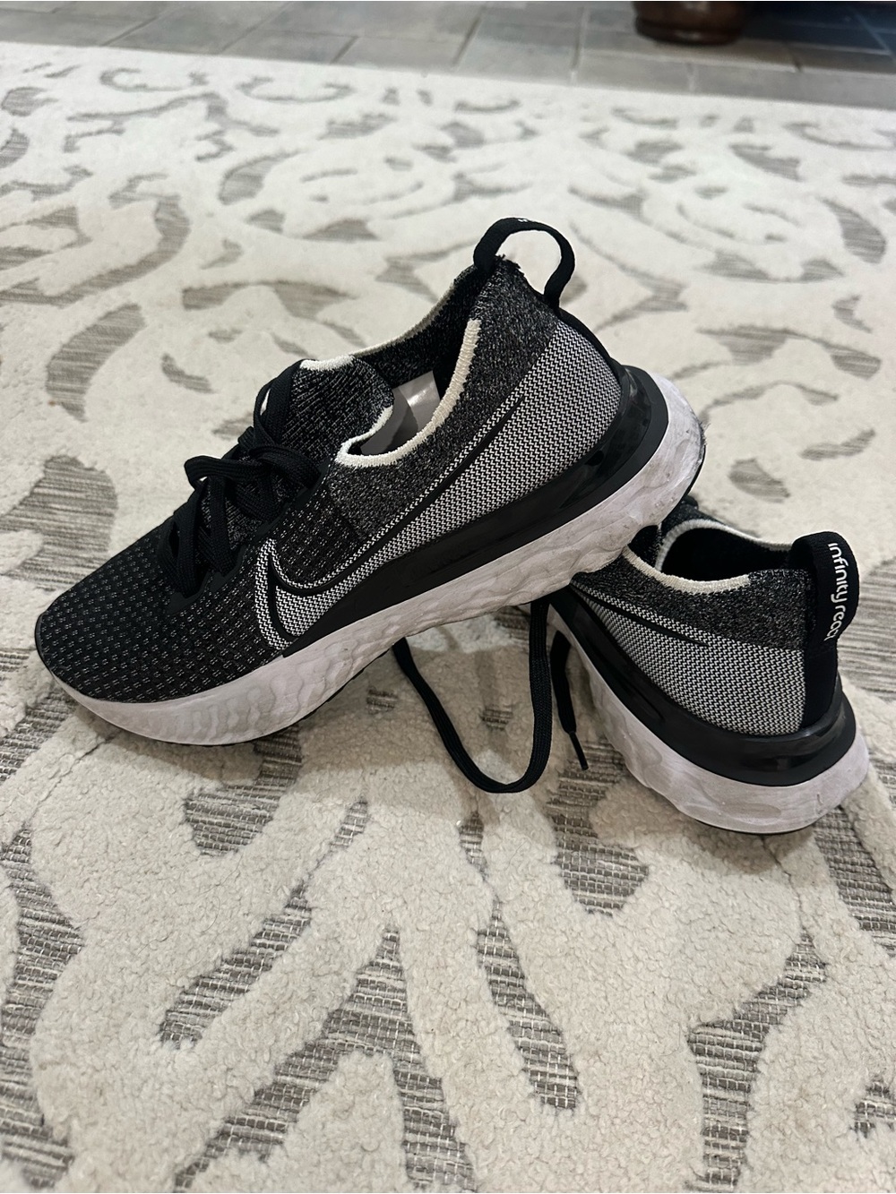 Nike Black & White Women's Athletic Running Shoes